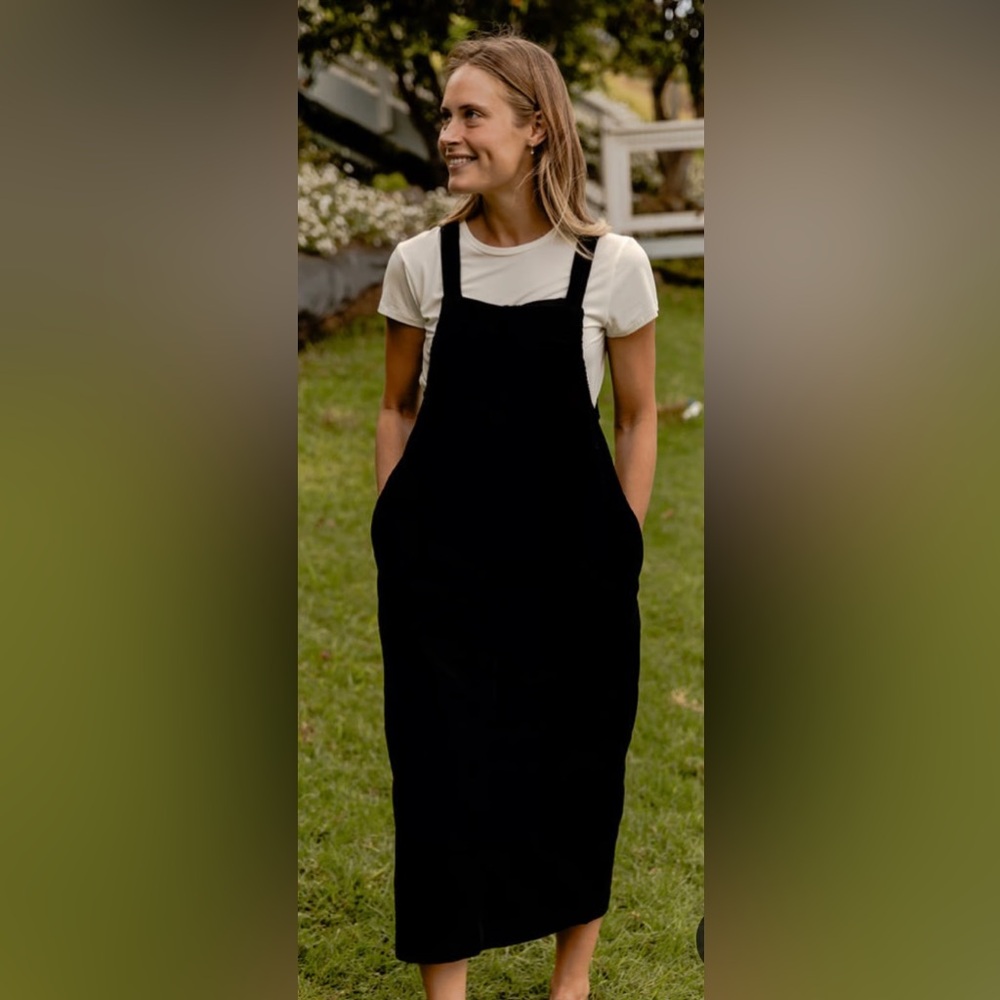 NWT Neuflora Olivia black corduroy dress